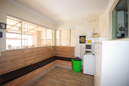 Casa à venda com 160m², 3 quartos e 3 vagasCozinha e Área de Serviço