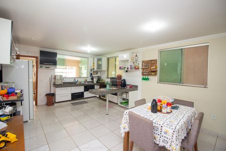 Casa à venda com 160m², 3 quartos e 3 vagasCozinha e Área de Serviço