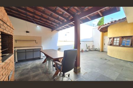 Casa à venda com 340m², 3 quartos e 4 vagasQuintal e área gourmet 