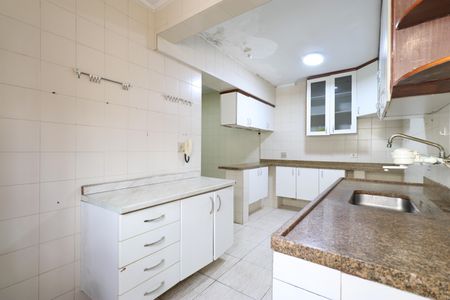 Casa à venda com 340m², 3 quartos e 4 vagasCozinha 