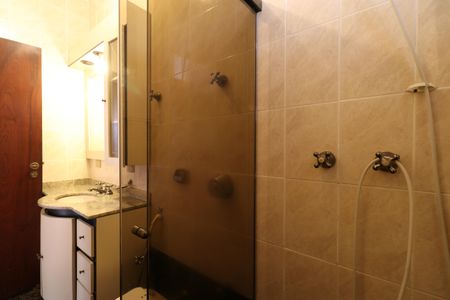 Casa à venda com 340m², 3 quartos e 4 vagasBanheiro da Suíte 1