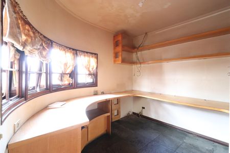 Casa à venda com 340m², 3 quartos e 4 vagasEscritório 