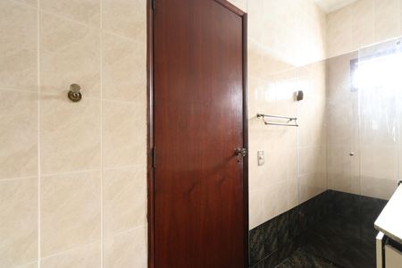 Casa à venda com 340m², 3 quartos e 4 vagasBanheiro da Suíte 2