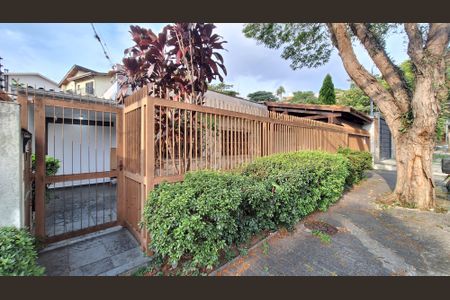 Casa à venda com 340m², 3 quartos e 4 vagasFachada e Placa NXKO-102