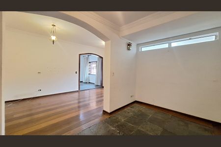Casa à venda com 340m², 3 quartos e 4 vagasSala