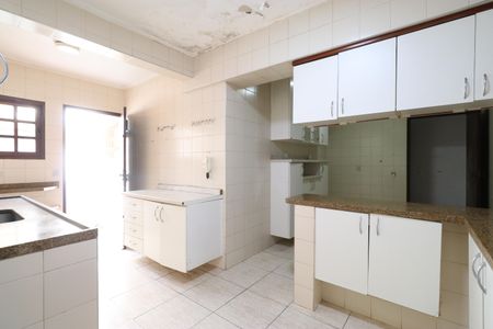 Casa à venda com 340m², 3 quartos e 4 vagasCozinha 