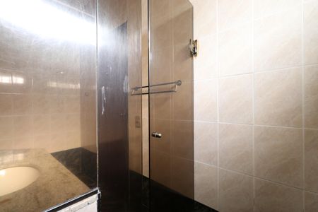 Casa à venda com 340m², 3 quartos e 4 vagasBanheiro da Suíte 2