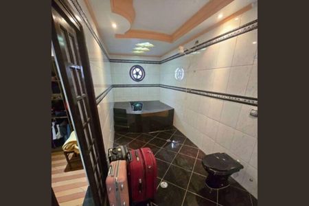 Casa à venda com 5 quartos, 350m² em Parque São Lucas, São Paulo