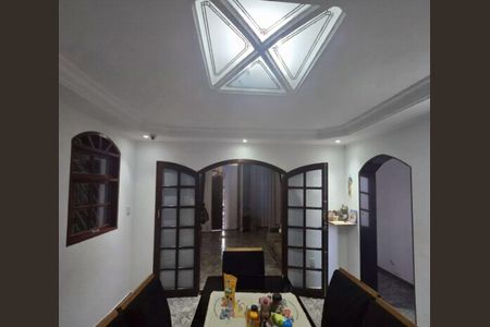 Casa à venda com 5 quartos, 350m² em Parque São Lucas, São Paulo