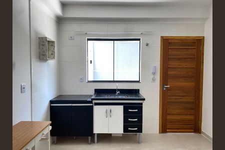 Sala/Cozinha de apartamento para alugar com 1 quarto, 28m² em Vila Nivi, São Paulo