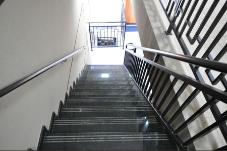 Apartamento à venda com 44m², 2 quartos e sem vagaEscada de acesso