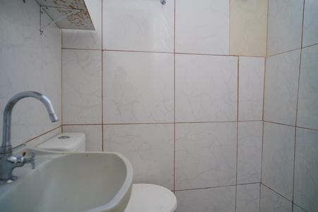 Banheiro  de apartamento para alugar com 1 quarto, 43m² em São Geraldo, Porto Alegre
