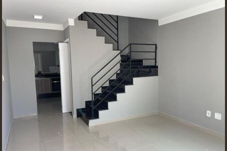 Casa à venda com 128m², 4 quartos e 2 vagasFoto 01