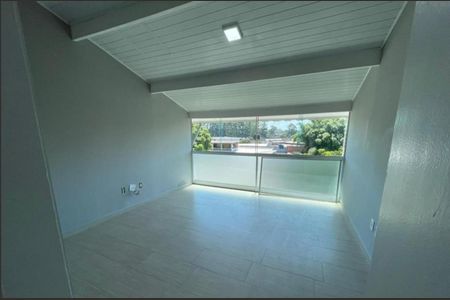 Foto 02 de casa à venda com 4 quartos, 128m² em Vila Taquari, São Paulo