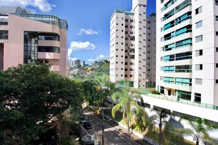 Apartamento para alugar com 130m², 4 quartos e 2 vagasQuarto 2 - Janela Vista