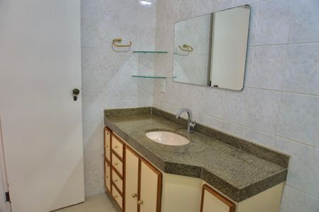 Apartamento para alugar com 130m², 4 quartos e 2 vagasSuíte - Banheiro