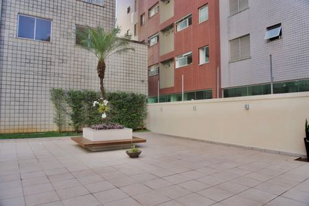 Apartamento para alugar com 130m², 4 quartos e 2 vagasEntrada do Prédio