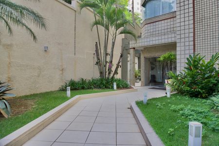 Apartamento para alugar com 130m², 4 quartos e 2 vagasEntrada do Prédio