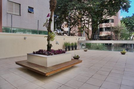 Apartamento para alugar com 130m², 4 quartos e 2 vagasEntrada do Prédio