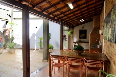 Apartamento para alugar com 130m², 4 quartos e 2 vagasÁrea Comum - Churrasqueira
