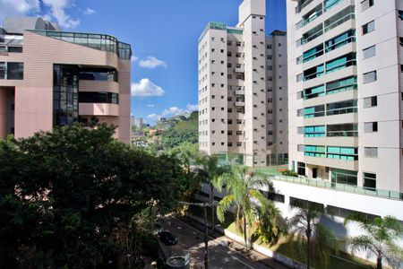 Apartamento para alugar com 130m², 4 quartos e 2 vagasQuarto 3 - Janela Vista