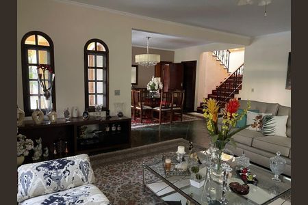 Casa à venda com 4 quartos, 600m² em Jardim Sertaozinho, São Paulo