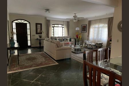 Casa à venda com 4 quartos, 600m² em Jardim Sertaozinho, São Paulo