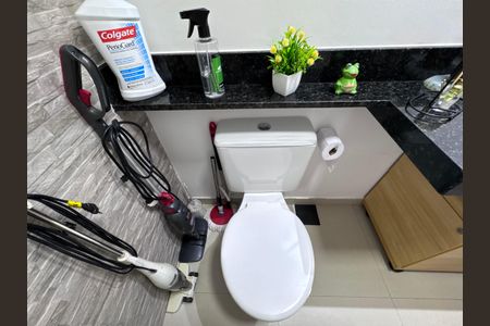 Casa de condomínio à venda com 120m², 3 quartos e 2 vagasLavabo