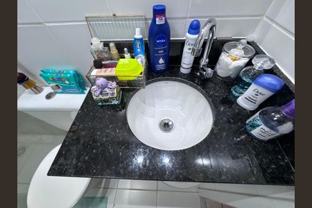 Casa de condomínio à venda com 120m², 3 quartos e 2 vagasSuite - banheiro