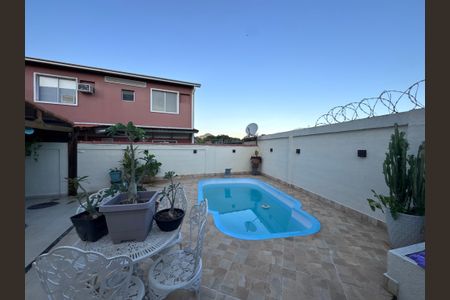 Casa de condomínio à venda com 120m², 3 quartos e 2 vagasÁrea externa