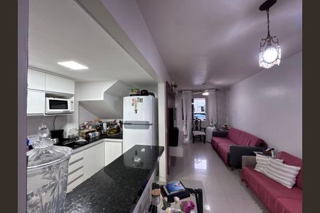 Casa de condomínio à venda com 120m², 3 quartos e 2 vagasSala