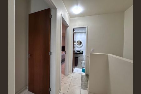 Casa de condomínio à venda com 120m², 3 quartos e 2 vagasCorredor
