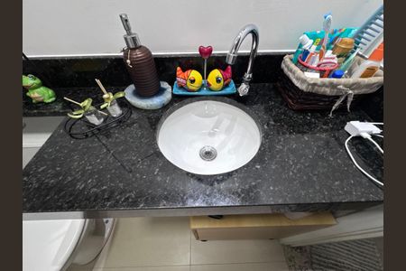 Casa de condomínio à venda com 120m², 3 quartos e 2 vagasLavabo