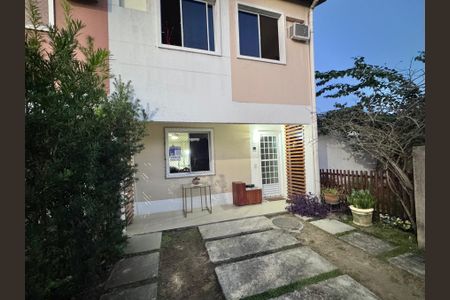 Casa de condomínio à venda com 120m², 3 quartos e 2 vagasFachada