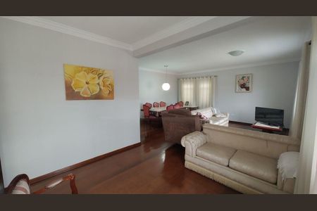 Casa à venda com 3 quartos, 200m² em Parque Cocaia, São Paulo