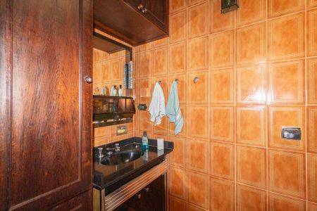 Casa à venda com 180m², 3 quartos e 2 vagasBanheiro