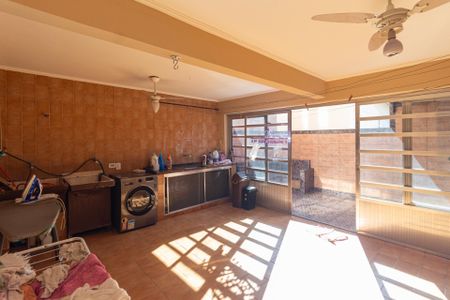 Casa à venda com 180m², 3 quartos e 2 vagasÁrea de serviço