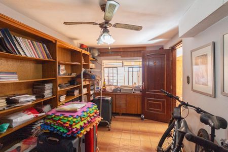 Casa à venda com 180m², 3 quartos e 2 vagasQuarto de serviço