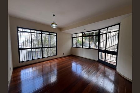 Apartamento para alugar com 4 quartos, 210m² em Santo Antônio, Belo Horizonte