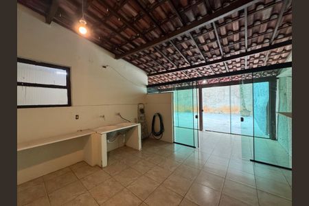 Apartamento para alugar com 210m², 4 quartos e 2 vagas