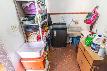 Casa à venda com 230m², 6 quartos e 1 vagaCasa 2 - Varnda e Área de Serviço
