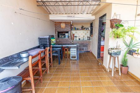 Casa à venda com 230m², 6 quartos e 1 vagaCasa 2 - Varnda e Área de Serviço