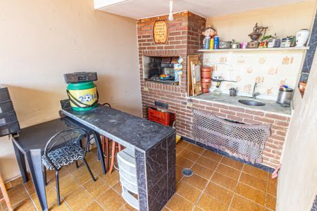 Casa à venda com 230m², 6 quartos e 1 vagaCasa 2 - Varnda e Área de Serviço
