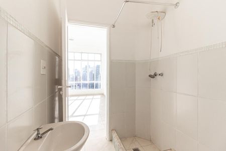 Banheiro de kitnet/studio à venda com 1 quarto, 28m² em República, São Paulo