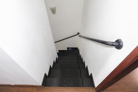 Casa à venda com 67m², 2 quartos e 1 vagaEscada