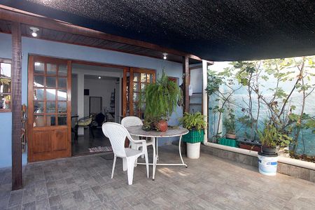 Casa à venda com 98m², 2 quartos e sem vagaPátio + Área de Serviço