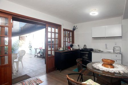 Casa à venda com 98m², 2 quartos e sem vagaEdícula - Sala / Cozinha