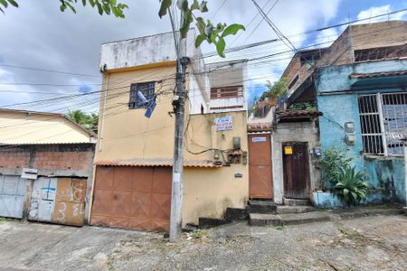 Casa à venda com 90m², 3 quartos e 1 vaga Casa à venda com 90m², 3 quartos e 1 vagaFachada