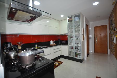 Apartamento à venda com 300m², 4 quartos e 2 vagasCozinha