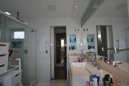 Apartamento à venda com 300m², 4 quartos e 2 vagasBanheiro da Suíte 4